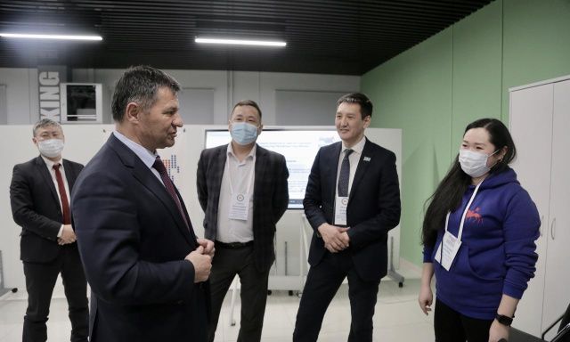 Андрей Тарасенко встретился с членами Молодёжного Правительства республики