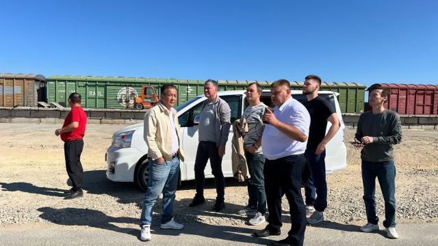 На станции Нижний Бестях с рабочим визитом побывали представители заинтересованных организаций по вопросу перспектив завоза строительных материалов и техники на место строительства АЭС  в Усть-Куйге