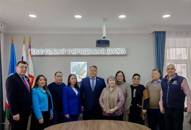 Альберт Семенов поздравил журналистов с Днём российской печати