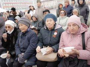 Встреча ветеранов и проводы призывников прошли на площади Орджоникидзе