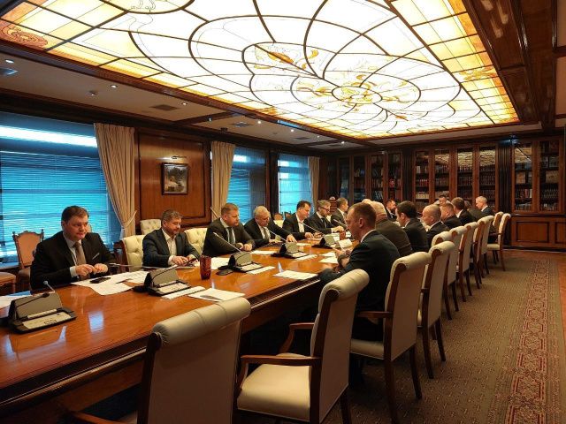 Юрий Трутнев поручил федеральным министерствам и РЖД в кратчайшие сроки разобраться в ситуации с провозом грузов по восточному полигону