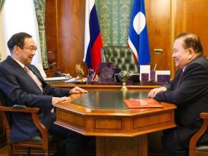 Айсен Николаев провел встречу с Федотом Тумусовым