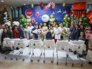 В Якутске состоялась торжественная выписка двух тройняшек