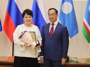 Айсен Николаев вручил государственные награды матерям Якутии