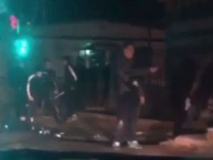 В Якутске толпа парней, вооруженная арматурами и палками, напала на молодую пару