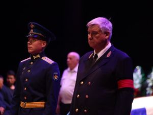 Фото: в Якутске прощаются с Михаилом Николаевым