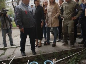 Сардана Авксентьева провела выездное совещание по капитальному ремонту многоквартирных домов