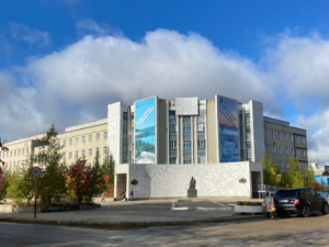 Айсен Николаев поручил правительству Якутии подготовить дорожную карту по реконструкции Мирнинской ЦРБ