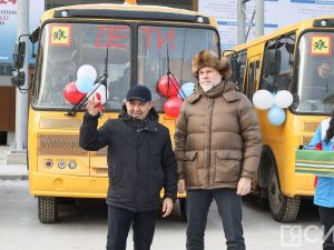 Спортивным учреждениям Якутии вручили микроавтобусы и автобусы