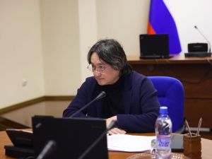 Джулустан Борисов провел совещание по вопросам взаимодействия УК «Колмар» со строительными организациями и авиакомпанией «Якутия»