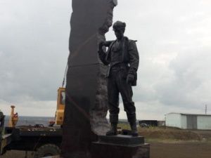 Памятник трагически погибшим шахтерам устанавливают в Мирном