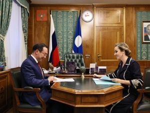 Айсен Николаев и Мария Львова-Белова обсудили новые формы работы с семьями с детьми