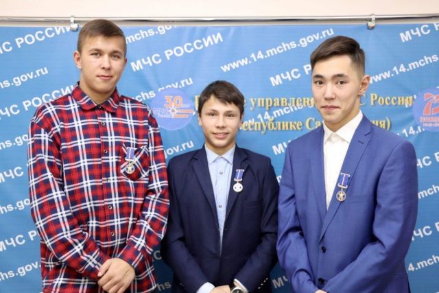 В Якутске наградили детей-героев
