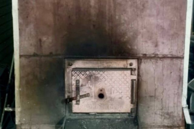 Пламя обожгло кочегара во время работы в Таттинском районе