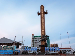 В патриотической акции «Свеча памяти» якутяне выложили из горящих свечей слово «ПОМНИМ» 