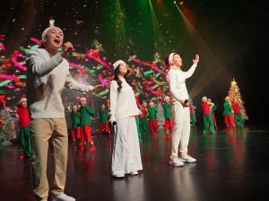 Евгений Григорьев вручил стипендии 100 лучшим школьникам на Елке главы Якутска