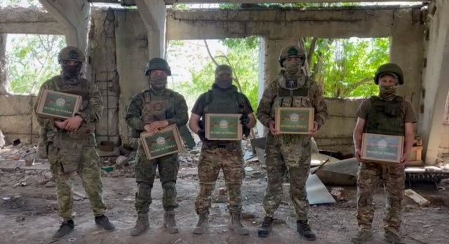 Опорные пункты Якутии в зоне СВО доставляют военным подарки из республики