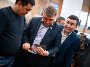 Денис Белозеров посетил выставку кузнецов Якутии «Дархан Уус - 2019»