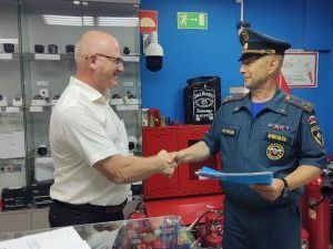 Ленские пожарные получили ранцевые огнетушители