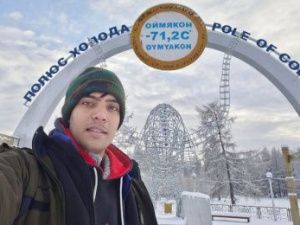 Что ищет он в стране далёкой?