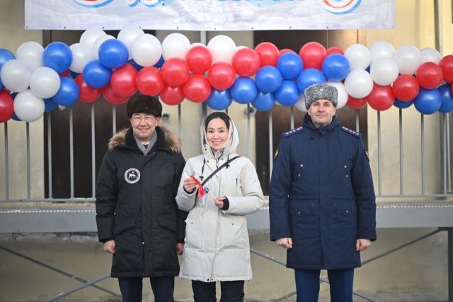 Заместитель Генерального прокурора России Дмитрий Демешин вручил ключи от нового жилья лицам из числа детей-сирот и детей, оставшихся без родительского попечения