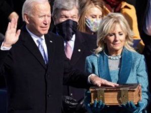 Джо Байден вступил в должность президента США
