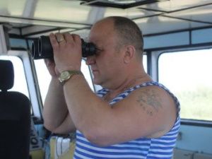 "Речной волк" работает капитаном крупного парома на реке Лене