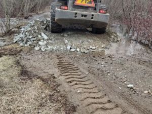 В селе Пригородный восстановили поврежденную паводком дорогу