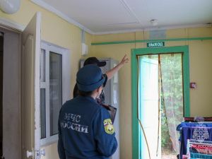 Сотрудники МЧС России продолжают профилактику на объектах летнего отдыха детей