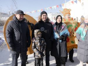 Глава Якутии побывал на празднике «Масленица – искусница»