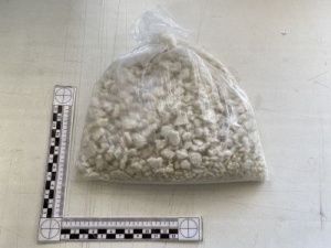 В Мегино-Кангаласском улусе инспекторы ДПС пресекли незаконную перевозку и сбыт крупной партии наркотиков 