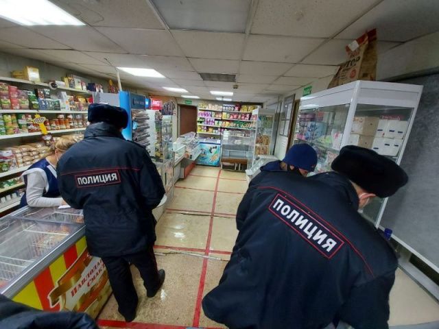 В Якутске кассира поймали с поличным