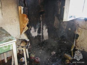 В Ленске из огня спасли одного человека, а в Якутске при пожаре эвакуировали 20 человек