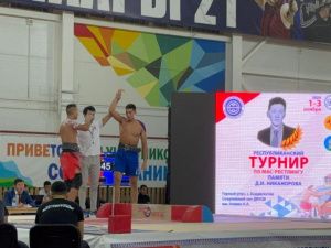 Чемпионы мира по мас-рестлингу не смогли стать победителями турнира в Горном районе Якутии