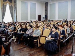 Сардана Авксентьева обсудила с директорами школ и детсадов актуальные вопросы