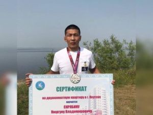 Вольнику Ньургуну Скрябину подарили квартиру в центре Якутска. Ключи вручили отцу спортсмена  