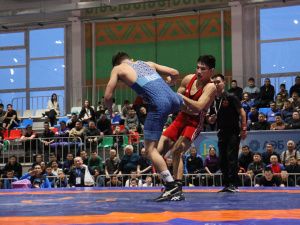 В Усть-Алданском районе дали старт чемпионату Якутии по вольной борьбе памяти Николая Тарского