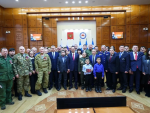 Глава Якутии Айсен Николаев вручил награды участникам и волонтерам спецоперации