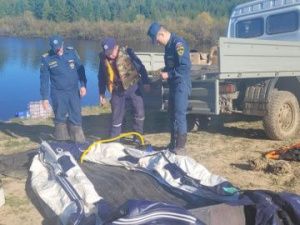 В Мирном перевернулась лодка с рыбаками. Один человек утонул