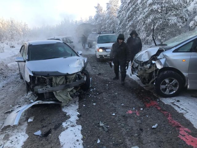 В Усть-Алданском районе произошло лобовое столкновение автомобилей