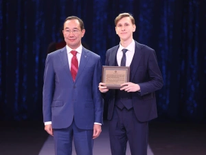 700 школьников со всей республики стали участниками Ёлки Главы Якутии Айсена Николаева