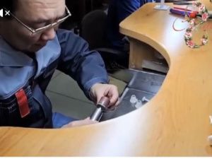 Айсен Николаев: Подарки собственноручно для жены и дочерей к 8 марта