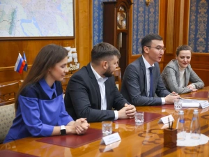 Айсен Николаев встретился с командой программы развития управленческих кадров для Дальнего Востока 