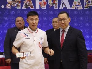 Одиннадцати мас-рестлерам Якутии вручили удостоверения и знаки мастеров спорта России