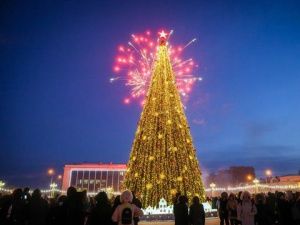 В Якутии зажгли огни на главной новогодней ёлке республики