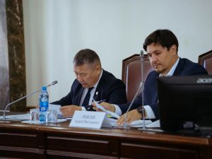 Дмитрий Садовников поручил обеспечить подачу тепла во все жилые дома Якутска ко Дню города