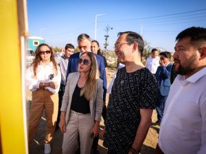 Айсен Николаев проверил ход работ по благоустройству набережной озера Сайсары 