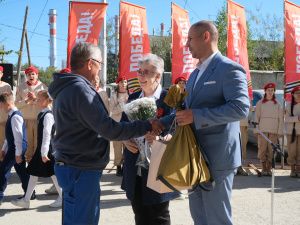 В Якутске «Вечный огонь» пришел во двор к ветеранам: акция «Поём двором» 