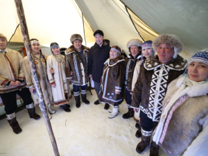 Айсен Николаев встретился с представителями кочевой родовой общины Лебедевых из села Тополиного Томпонского района