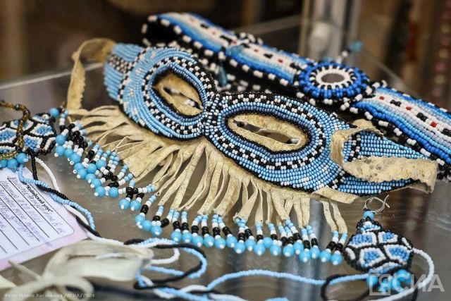 Фоторепортаж: одежда и украшения народов Севера на выставке «Мир Арктики»